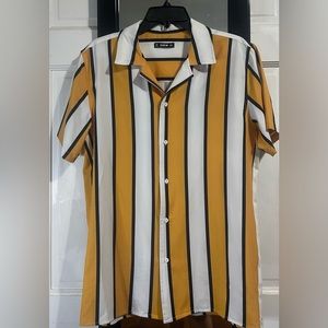 Short sleeve button up